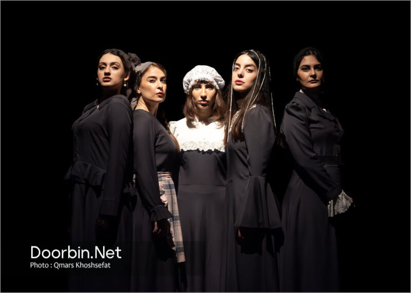 نمایش روایت من؛ هنوز اتفاق نیفتادهام با نویسندگی و کارگردانی نگین بهروزیان در رشت سالن تئاترشهر (سالن سردار جنگل)